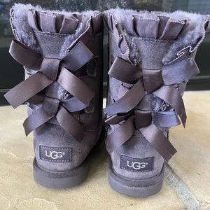 Grey Ugg’s with satin ribbon bows kids 1